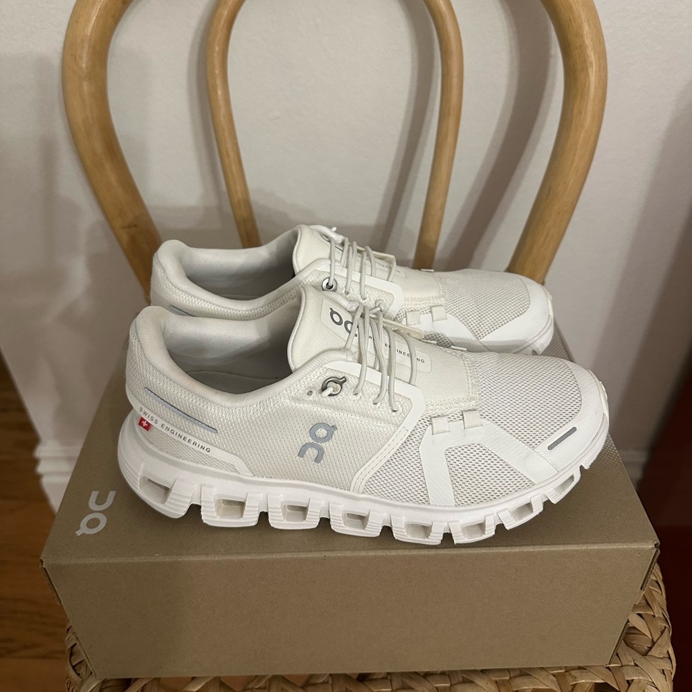On Cloud 6 - white